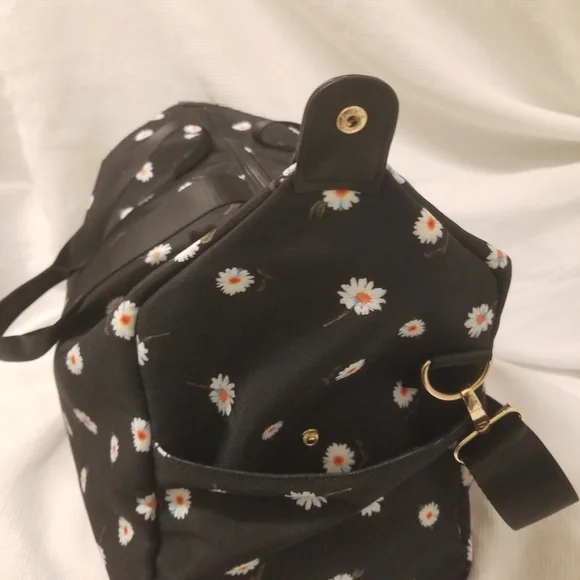 Alice + Olivia Daisy Print Travel Bag - Picture 14 of 16